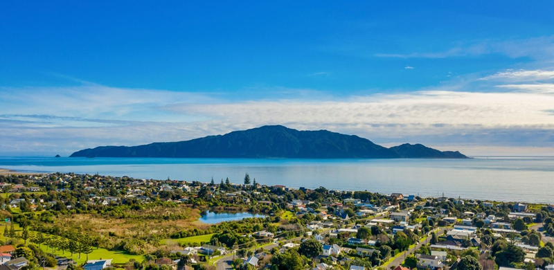 Kāpiti: Panoramic view overlooking Kapiti coastline and kapiti island 